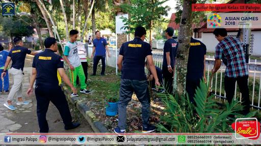 Tingkatkan kebersihan, Kantor Imigrasi Kelas III Palopo Mengadakan Jumat Bersih