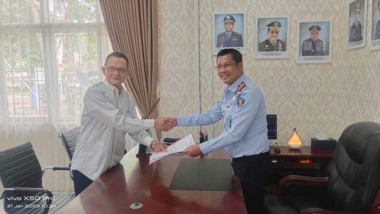 Penandatanganan Kerjasama (MoU) Kantor Imigrasi Palopo dengan Palopo Pos.