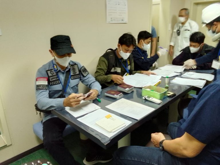 GIAT PEMERIKSAAN KEIMIGRASIAN DI KAPAL MV BAY PEACE