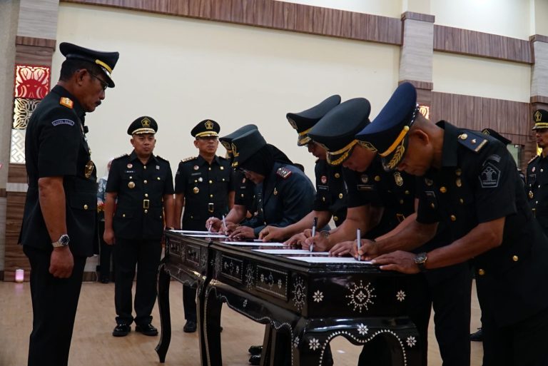 Pengambilan Sumpah dan Pelantikan Pejabat Administrasi di Lingkungan Kanwil Kemenkumham Sulsel Kamis 12 Oktober 2023