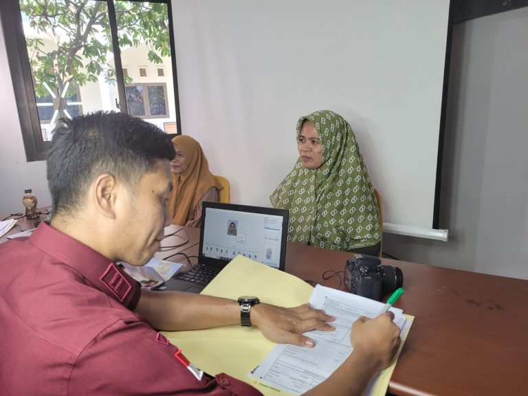<strong>IMIGRASI PALOPO LAKUKAN LAYANAN “EAZY PASPOR” DI KABUPATEN LUWU UTARA</strong>